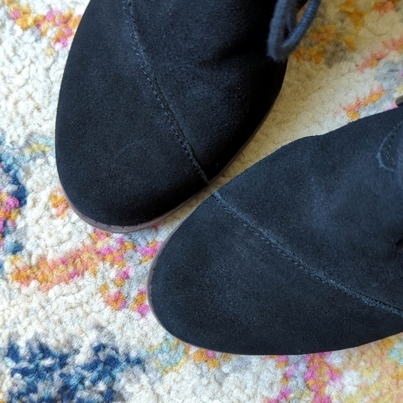 Toms Hyde Classic Suede Lace Up Stacked Wooden Wedge Ankle Booties Black 6 - Picture 3 of 16